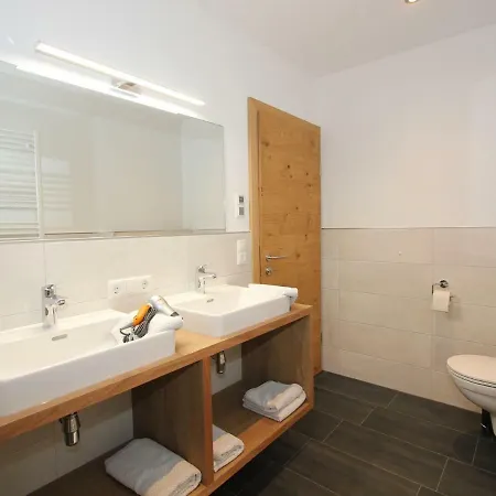 アパート Luxurious Apartment In F Genberg With Sauna フューゲンベルク